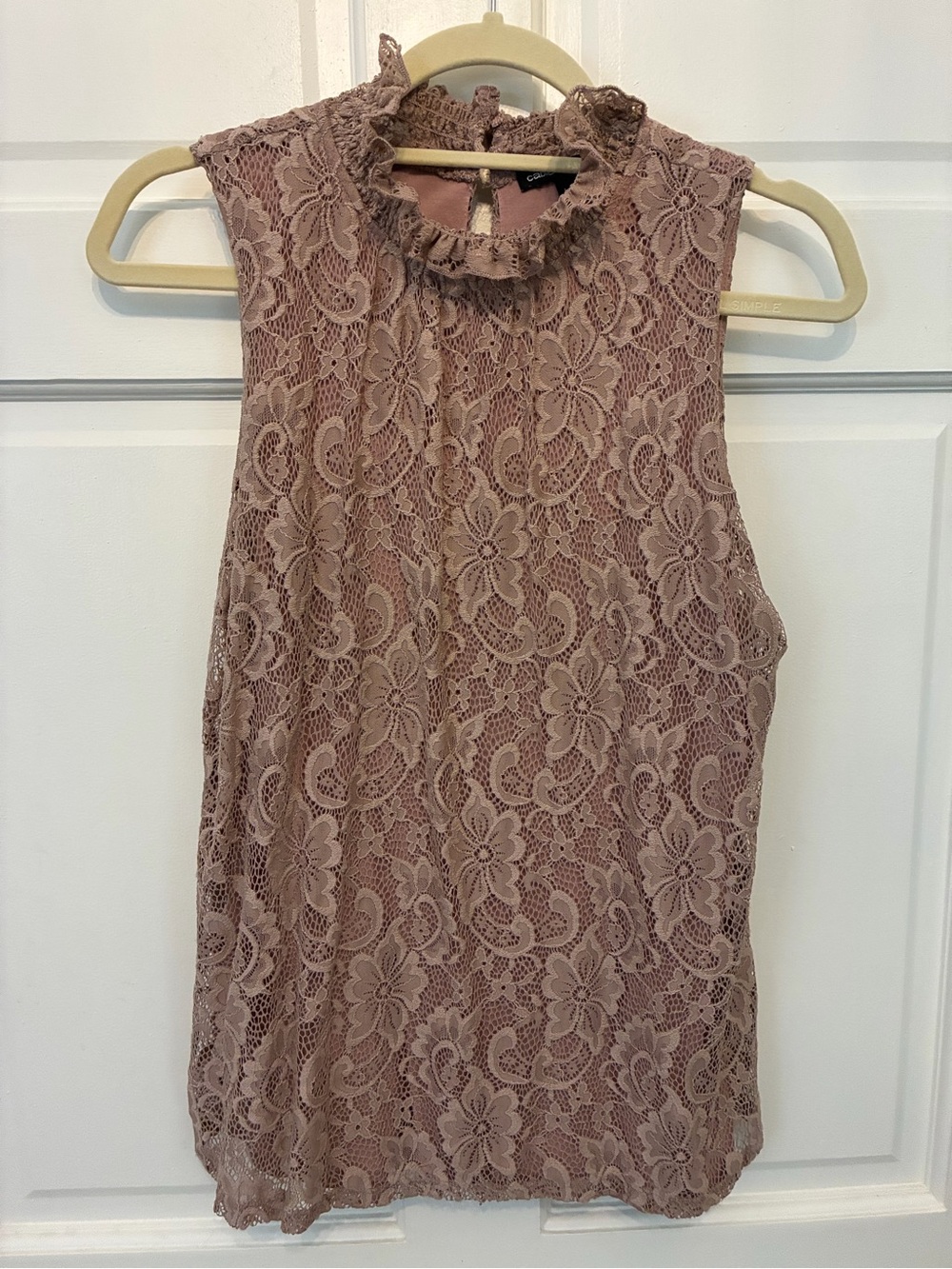Cable & Gauge Mauve Lace Ruffled Mock Neck Sleeveless Top